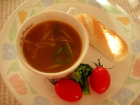 ピーマンともやしの残りカレースープ＆プチパン♪